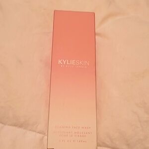 Kylieskin foaming face wash